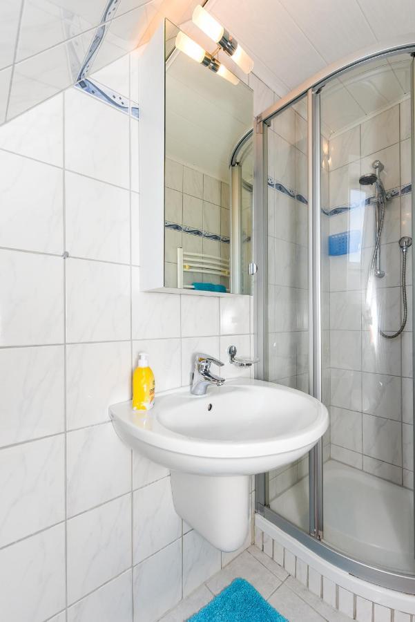 Ferienwohnungen Im Haus Waterkant Neuharlingersiel Luaran gambar